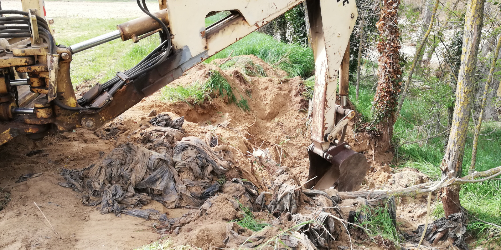 A.D.I.VALOR partenaire de la dépollution des berges du Calavon dans le Parc Naturel Régional du Lubéron