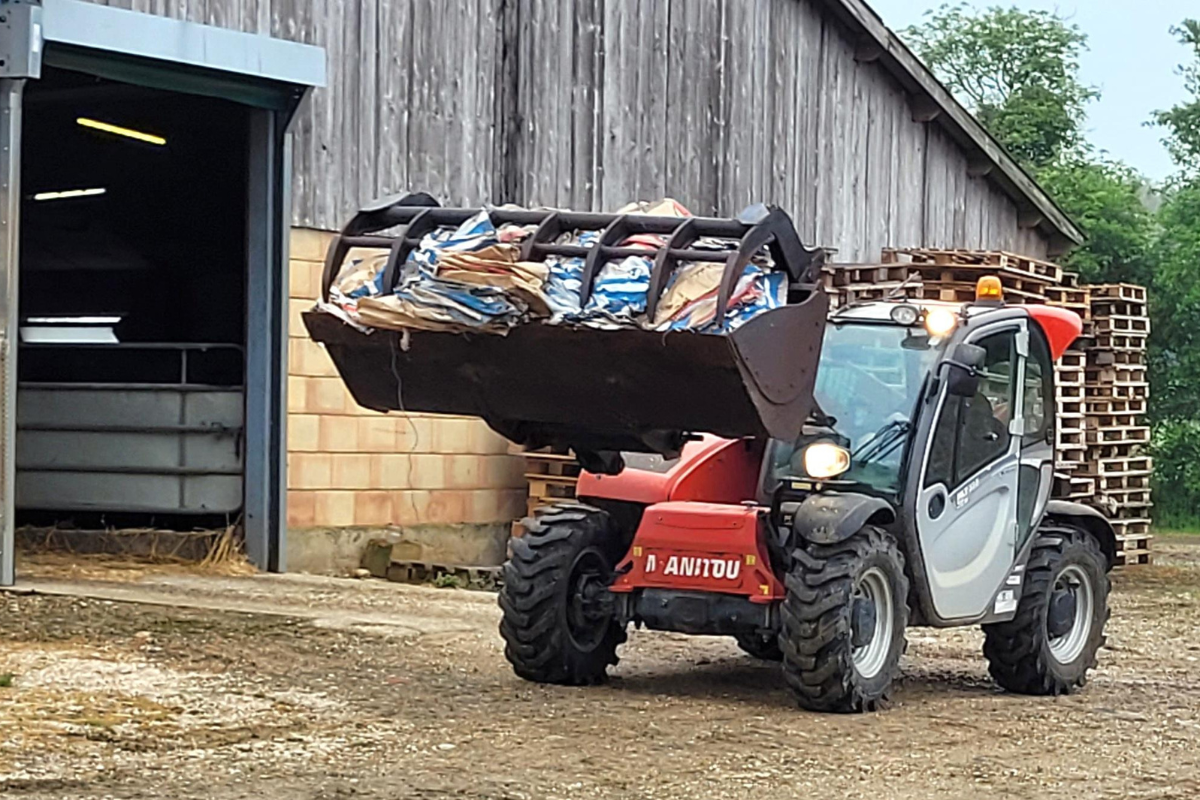 EVNA, une collecte à la ferme réussie : 1,9 tonnes de sacs de nutrition animale recyclées dans l’Ain (01)