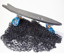 Au Chili, les vieux filets de pêche deviennent des skateboards